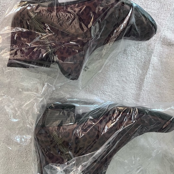 Brand Sun & Stone Leopard Print Shoes. Excellent Condition. Brand New - Picture 6 of 6